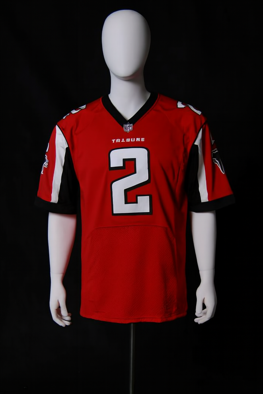 Matte White Male Egg Head Torso with Arms and Base MM-EGTMSA1 Eye catching table top full round male egg head body torso with arms . Fiberglass form is an ideal display for t-shirts and sportswear. Comes with steel metal base. Add character to your store.