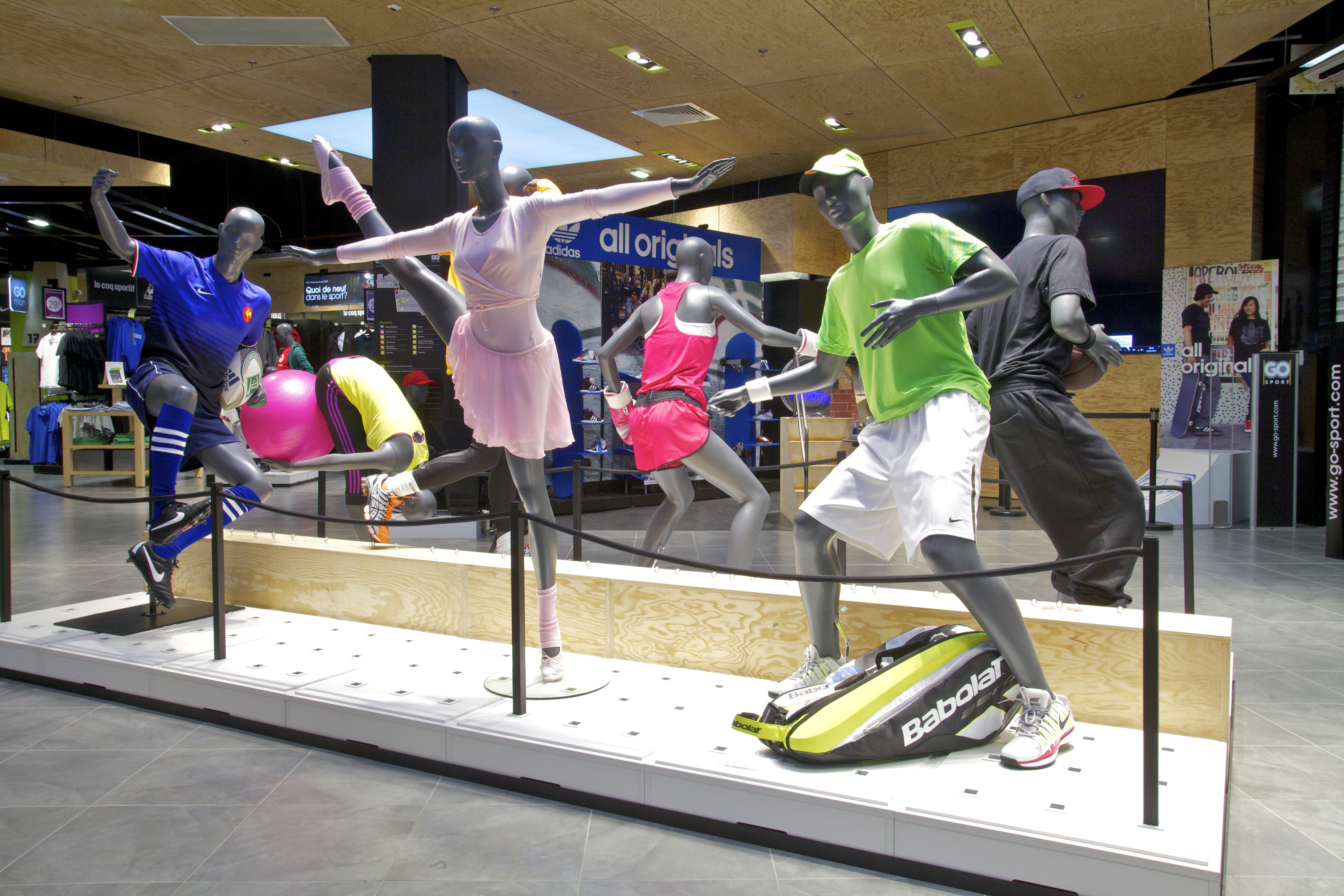 Showroom 2016 PLAYGROUND Mannequins Sport collection